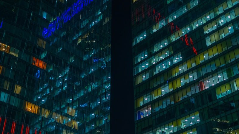 某影视公司老板被曝逃税数亿元,公司连夜被查封